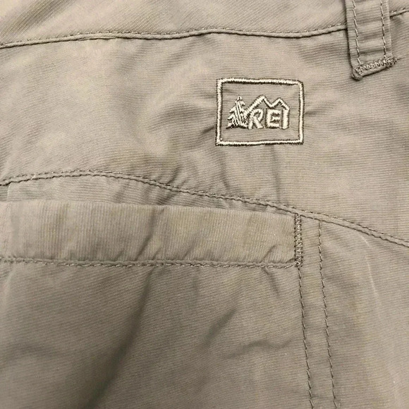 REI Women’s Measured Outdoor Hiking Vented Cargo Shorts - Picture 7 of 8